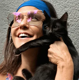 🐱 385549fb ผู้หญิง, แมว, แมวดำ, สัตว์เลี้ยง, ยิ้ม, แว่นกันแดด, ที่คาดผม telegram sticker