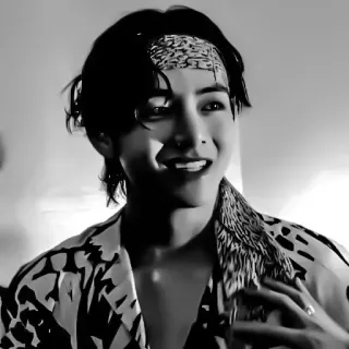 🖇 fbf8df9c V K-pop, Ca sĩ, Người nổi tiếng, Hàn Quốc, Nam, Người telegram sticker