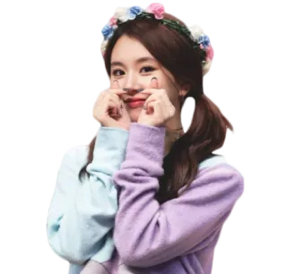 🥰 29b1bbd6 mujer, corona de flores, sonrisa, retrato, alegre, linda, chica, K-pop whatsapp sticker