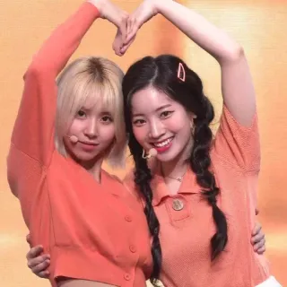 🥰 20974cbf K-pop, coração, grupo, ídolo, Twice, sorriso telegram sticker