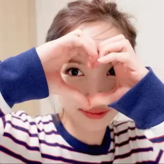 🥰 d03f06e1 kpop, idol, fofo, coração, mulher telegram sticker