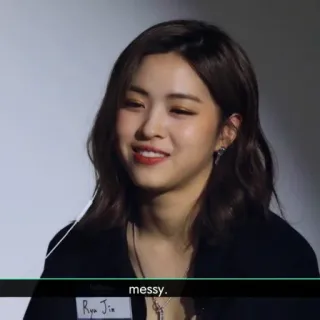 ⚓️ 5640bf3f Ryu Jin messy. человек, портрет, женщина, улыбка, кореянка, волосы, мода telegram sticker