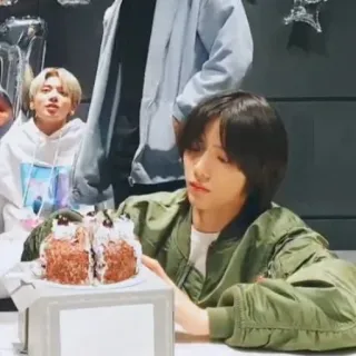 📖 bbcfa96e osoba, ciasto, urodziny, deser, jedzenie telegram sticker