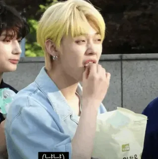 🌸 4c57f6a6  (나냐) 人, 食事, 軽食, 韓国, 男, ポートレート telegram sticker