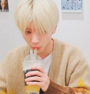 ☁️ 05c9251f pessoa, bebida, retrato, kpop whatsapp sticker