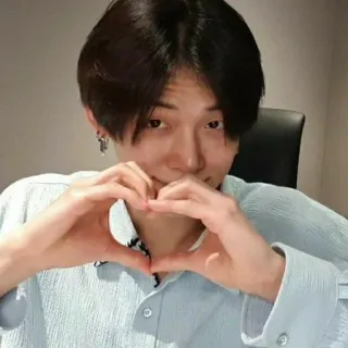 ☁️ 71a63dd1 homem, kpop, coração, retrato, celebridade whatsapp sticker