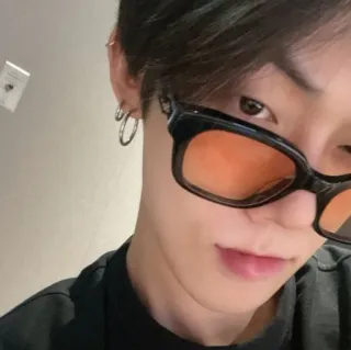 ☁️ 8128c008 pessoa, óculos de sol, selfie, retrato, brincos whatsapp sticker