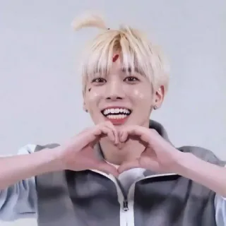 ☁️ cafd8320 sorriso, pessoa, coração, gesto whatsapp sticker