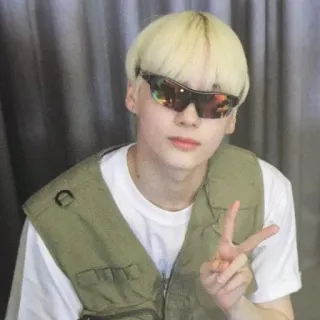 ☁️ d08eb5fb pessoa, óculos de sol, sinal de paz, juventude whatsapp sticker