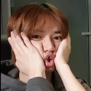 ☁️ daf10f12 pessoa, rosto, expressão, rosto amassado whatsapp sticker