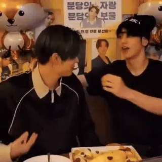 🤍 6582ef7c 분당의 자랑
분당의 보물 leute, koreanisch, drinnen, freunde, feier telegram sticker