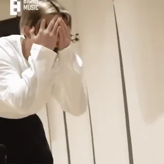 🫢 b34dada6 BIGHIT MUSIC telegram sticker