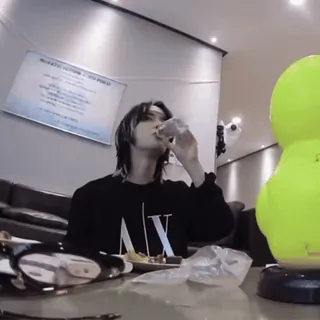 🤭 ed5e280e telegram sticker