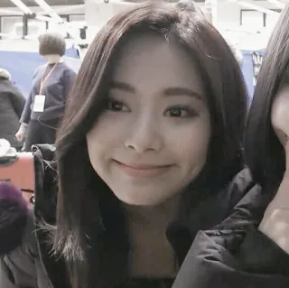 🖱 b7aed538 kobieta, portret, koreańska, uśmiech, azjatycka, dziewczyna telegram sticker