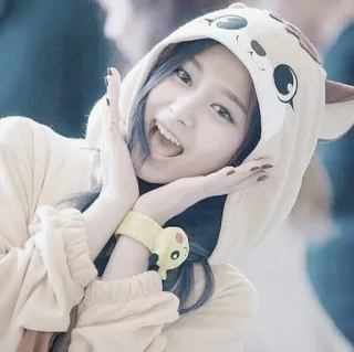 🖱 f5868d53 kobieta, słodkie, bluza z kapturem zwierzęca, uśmiechnięta, dziewczyna telegram sticker