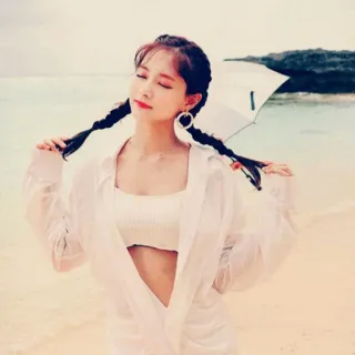 🎠 20ba7b9f kobieta, plaża, piasek, biały, koszula, lato, morze, warkoczyki telegram sticker