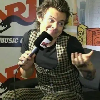 💁 2c4a219c Harry Styles cantante, celebridad, micrófono, Harry Styles telegram sticker