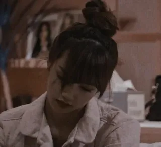 😔 214675b6 Frau, drinnen, Porträt, Person, Haarknoten, Pyjama whatsapp sticker