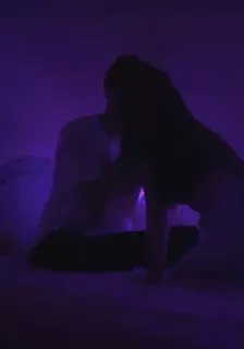 💜 94959922 silueta, morado, oscuro, persona, amor, abrazo whatsapp sticker