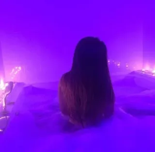 💜 beb36f1d mujer, morado, pelo, espalda, chica, persona whatsapp sticker