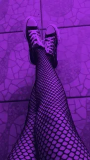 💜 d2b69dee piernas, redes de pesca, zapatos, zapatillas, pies, morado, medias whatsapp sticker