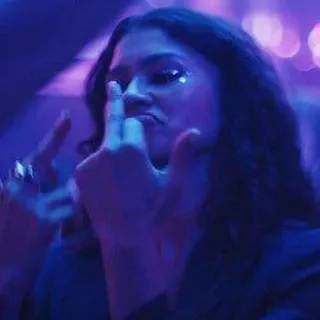 💜 d5765b9d dedo corazón, gesto ofensivo, grosero, irrespetuoso, hacer la peineta whatsapp sticker