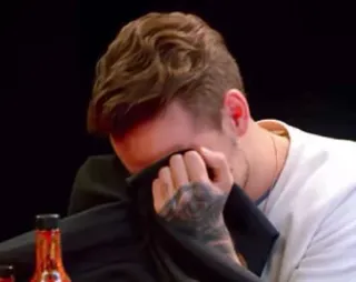 ❤️‍🩹 846e72d9 ร้องไห้, น้ำตา, เสียใจ, ซอสพริก, ผู้ชาย, อารมณ์ telegram sticker