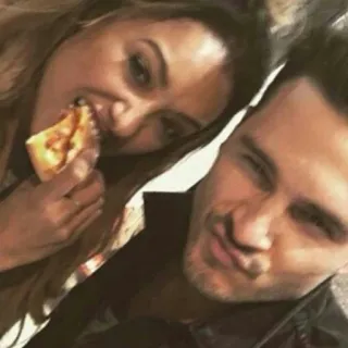 🍕 d3ebccba pizza, food, selfie, people, eating, couple telegram sticker