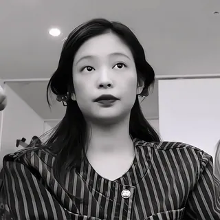 🥠 504eed2e 女性, ポートレート, ファッション, 若い女性, 白黒 telegram sticker