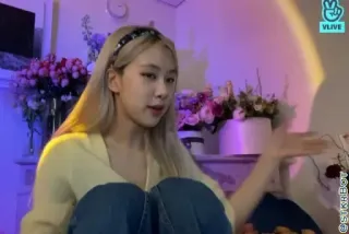 🐿 3f4cc67d Rose Sänger, Promi, Rose, Kpop, Mädchen telegram sticker