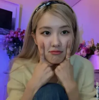 🐿 5c5ae795 @STWIBOY Frau, Selfie, Gesicht, Porträt, Mädchen, blond, süß, koreanisch telegram sticker