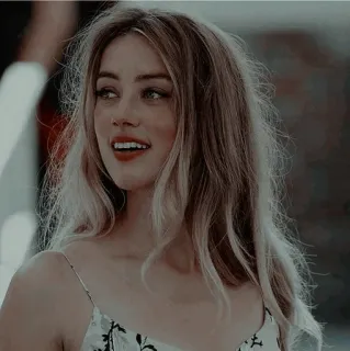 🐬 b4acddfd mujer, retrato, celebridad, pelo rubio, labios rojos telegram sticker