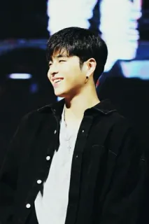 🖇 ee599286 orang, pria, tersenyum, kasual, jaket hitam whatsapp sticker