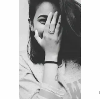 🖤 b51e6c0f ผู้หญิง, ภาพเหมือน, บุคคล, ใบหน้า, มือ whatsapp sticker