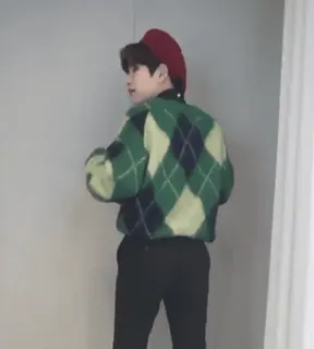 🥺 d769ab29 pria, mode, sweter, baret, gaya, pakaian telegram sticker