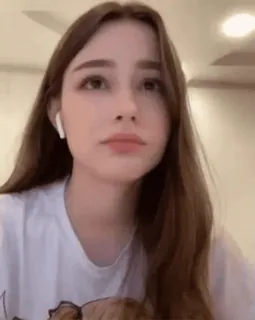 😢 f3a7bea2 femme, portrait, selfie, fille, personne, écouteurs, intérieur telegram sticker