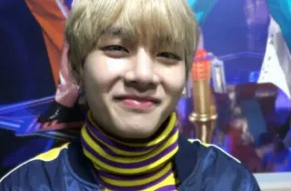 🌸 5bde38e1 V kpop, cantante, persona, celebrità, maschio telegram sticker