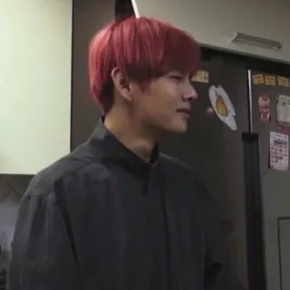 🦋 c06157db persona, capelli rossi, ritratto, casual, interno telegram sticker