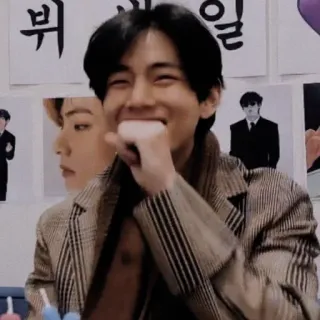 🔈 5a533237 뭐 person, porträt, mann, kpop, koreanisch, männlich, sänger, schauspieler, promi telegram sticker