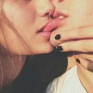 ✔️ 54c98bd6 поцелуи, пара, интимность, романтика, нежность telegram sticker