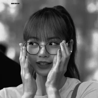 🤍 5af08756 여자, 안경, 사람, 인물 사진, 흑백, 셀카 whatsapp sticker