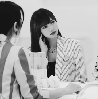 🤍 64110918 Lisa LISA 리사, K팝, 가수, 여자, 아이돌, 블랙핑크, 패션 whatsapp sticker