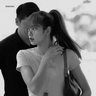 🤍 7eff1607 Lisa Dream of you K팝, 리사, 안경, 패션, 인물사진 whatsapp sticker