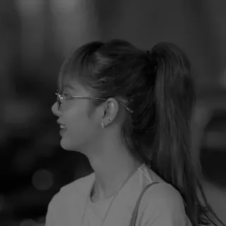 🤍 eac437b9 여자, 인물사진, 옆모습, 포니테일, 안경, 사람 whatsapp sticker