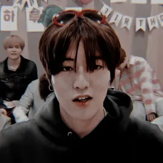 💎 40ae2285 HAPPY BIRTHDAY человек, солнцезащитные очки, день рождения, K-pop, праздник telegram sticker