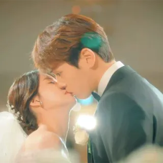 😘 3e4f2d0e Paar, Hochzeit, Kuss, Romantik, Liebe, Ehe, Bräutigam, Braut whatsapp sticker