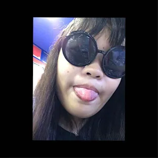 😎 1d463ac4 người, phụ nữ, lưỡi, kính râm, châu Á, selfie telegram sticker
