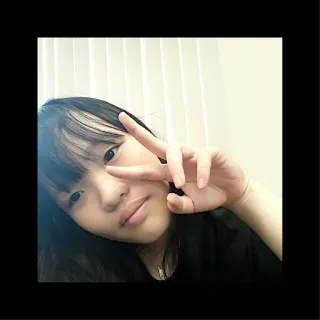 🐳 672e57a6 phụ nữ, biểu tượng hòa bình, selfie, châu Á, cô gái, chân dung telegram sticker