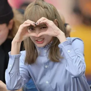 ✨ 70f763e4 donna, cuore, amore, carino, ragazza, ritratto, felice telegram sticker