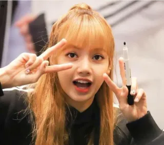 ✨ b69577b2 Lisa kpop, lisa, blackpink, cantante, idol, segno di pace, donna telegram sticker